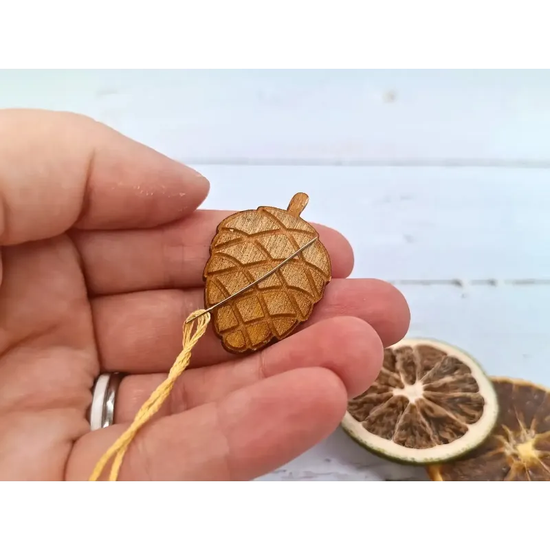 Magnetic needle holder. Pine cone. Hard KF059/66P