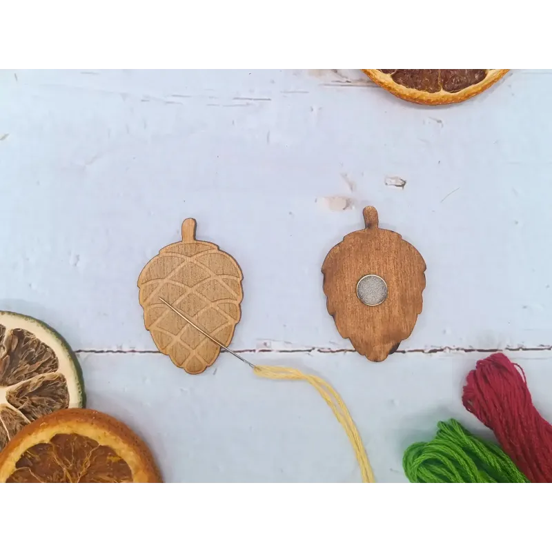 Magnetic needle holder. Pine cone. Gold KF059/66G