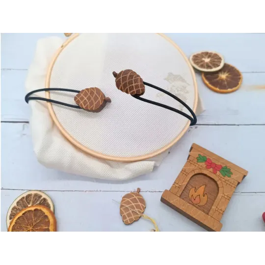 Wooden needle case. Fireplace. KF056/125