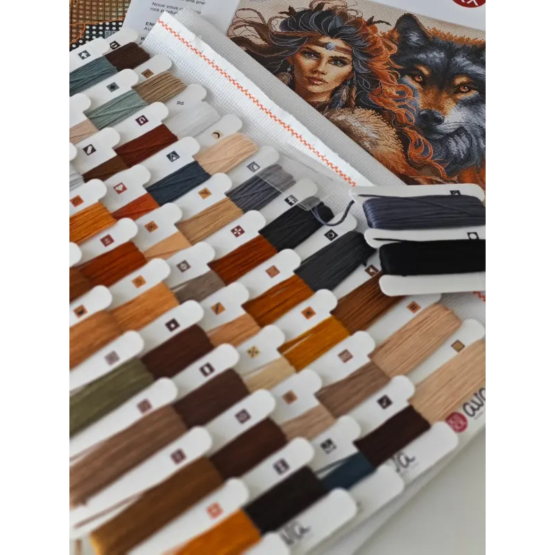 Siuvinėjimo kryželiu rinkinys "Karys ir vilkas" 31,75 x 31,75 cm AVA-P076