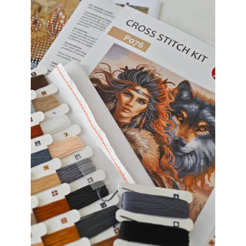 Kit de point de croix "Le Guerrier et le Loup" 31.75 x 31.75 cm AVA-P076
