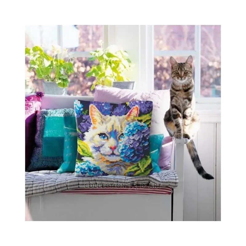 Kit de coussin "Chat dans les hortensias" 40 x 40 cm CDA5501