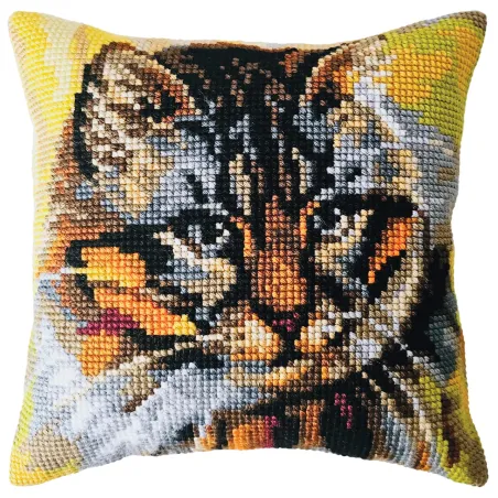 Counted Cushion kit "Who runs the house?" 40 x 40 cm CDA5481CC