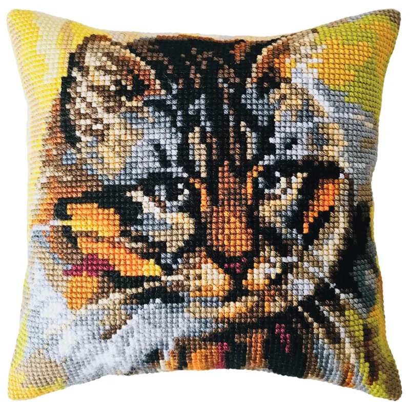 Counted Cushion kit "Who runs the house?" 40 x 40 cm CDA5481CC