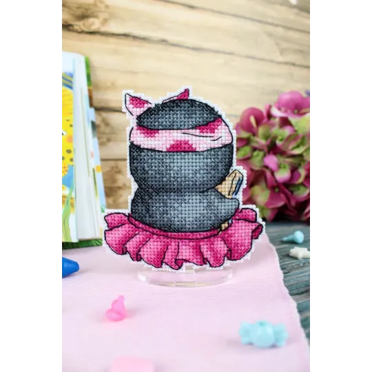 Cross stitch kit "Fashionista" 10x9 cm SR-897