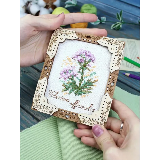Kreuzstich auf Holzbasis "Miniatur. Baldrian" 13x11 cm SO-141