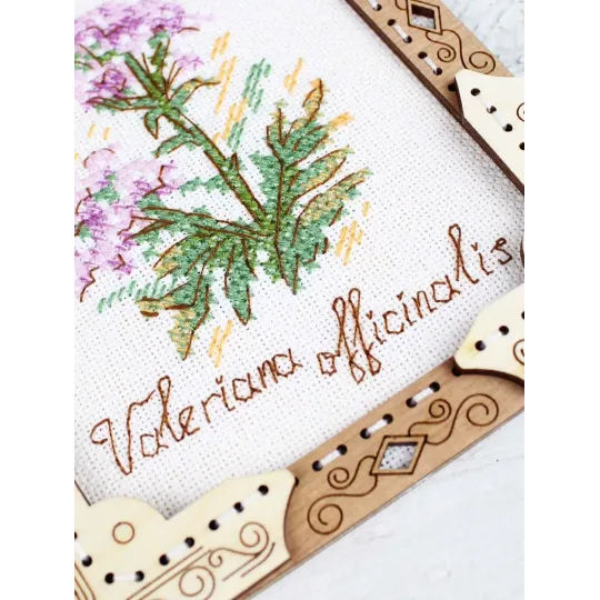 Cross-stich on wooden base "Miniature. Valerian" SO-141