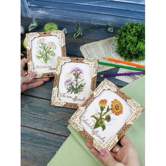 Cross-stich on wooden base "Miniature. Valerian" SO-141