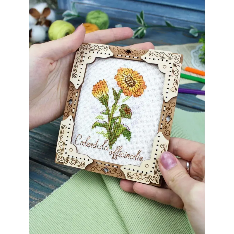 Cross-stich on wooden base "Miniature. Calendula" 13x11 cm SO-140