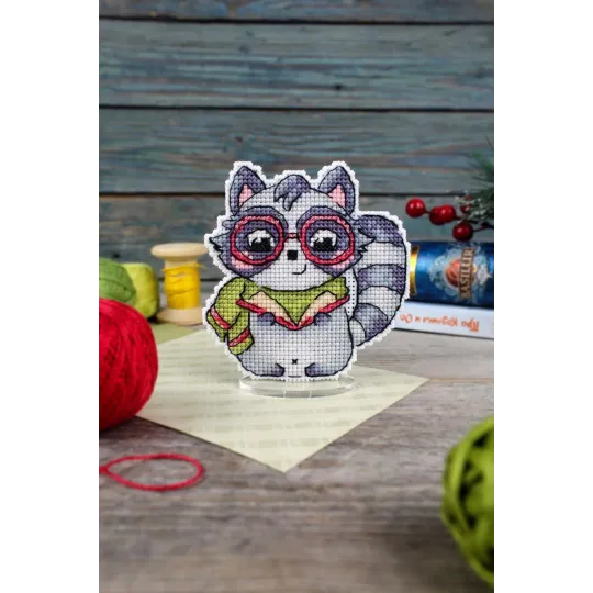 Cross stitch kit "Scientist Raccoon" 9x9 cm SR-895