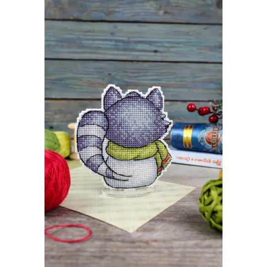 Cross stitch kit "Scientist Raccoon" 9x9 cm SR-895