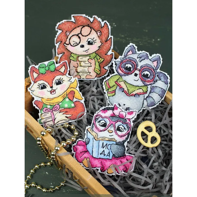 Cross stitch kit "Scientist Raccoon" 9x9 cm SR-895