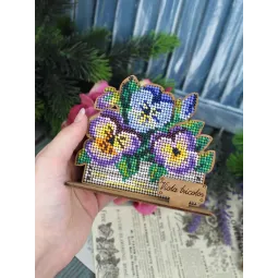 Cross-stich on wooden base"Pansies in a box" 10*11*6 cm SO-152