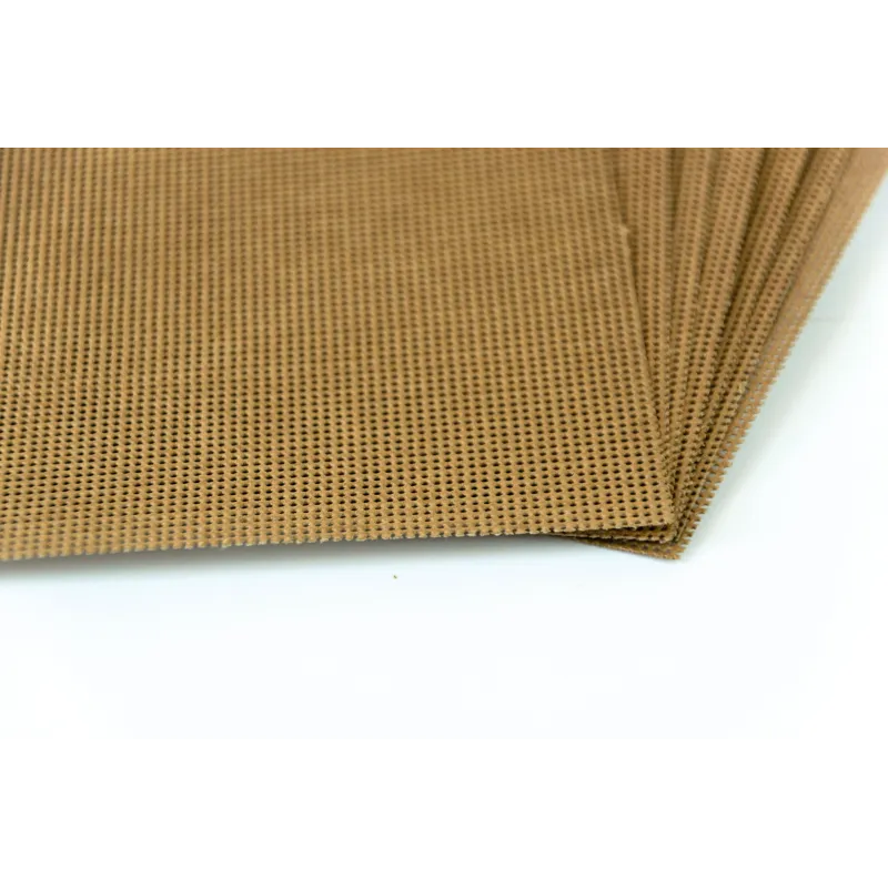 Carton perforé pour broderie 22 × 27 cm PERF-CB-1