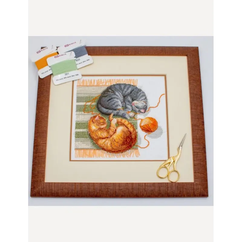 Cross Stitch Kit "Cats and Threads" 20x20 cm SRA1035