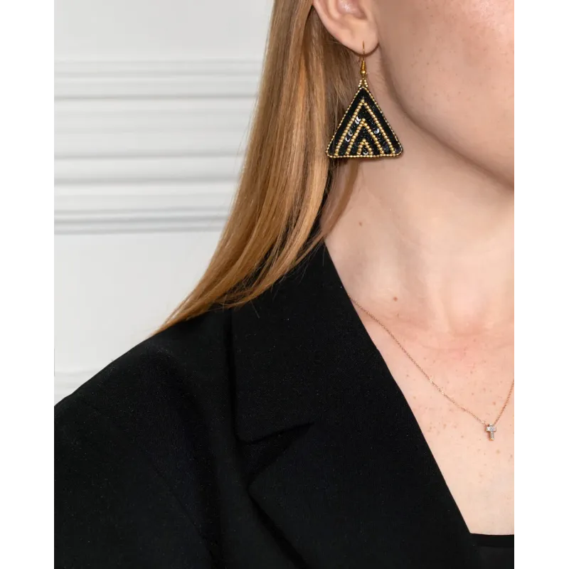 Mini karoliukų siuvinėjimo rinkinys KLART "Trikampiai auskarai su auksiniu ornamentu" 3.5 x 4 cm KL10-510