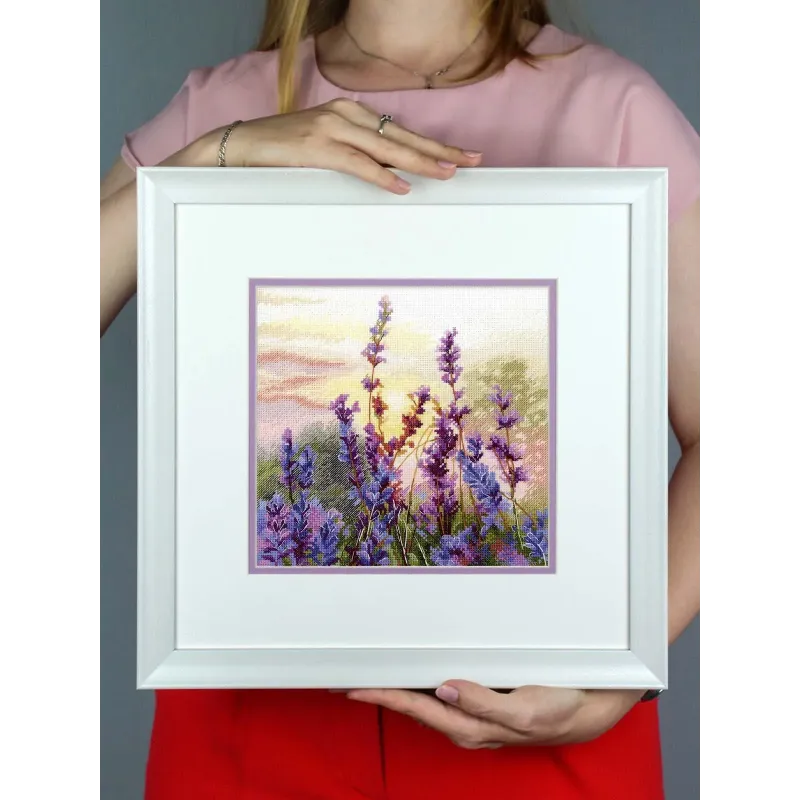 Siuvinėjimo kryželiu rinkinys "Žydinti levanda" 20*20 cm SNV-996