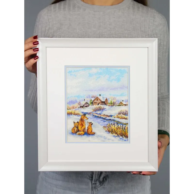 Kryželiu siuvinėjimo rinkinys "Raudona šeima" 20x16 cm SNV-933