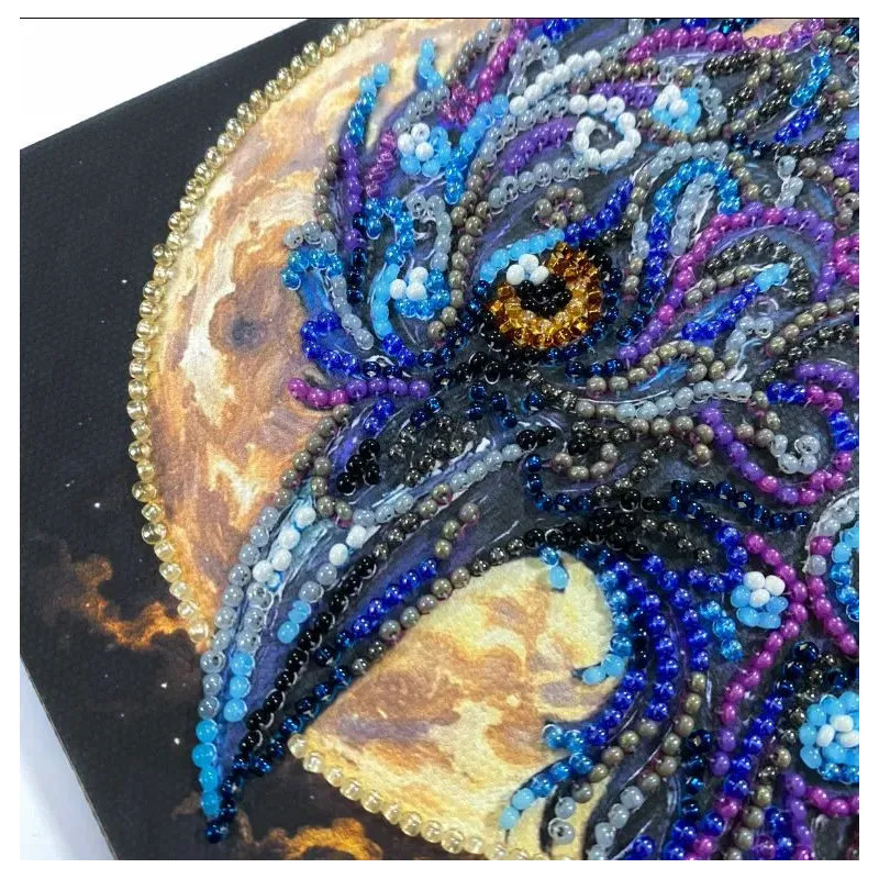 Mini karoliukų siuvinėjimo rinkinys "Gintarinis žvilgsnis" 15x15 cm AAM-270