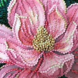 Mini karoliukų siuvinėjimo rinkinys "Žiedlapio bučinys" 15х15 cm AAM-267