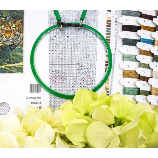 Cross stitch kit "Nature's Muse" 23×29 cm SLETIL9974