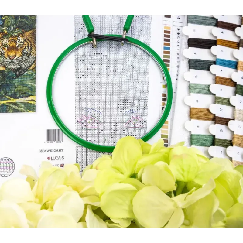 Cross stitch kit "Nature's Muse" 23×29 cm SLETIL9974