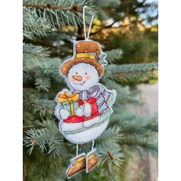 Siuvinėjimo kryželiu rinkinys "Sniego senis su dovana" 8,5 х 15,5 cm SANS-78