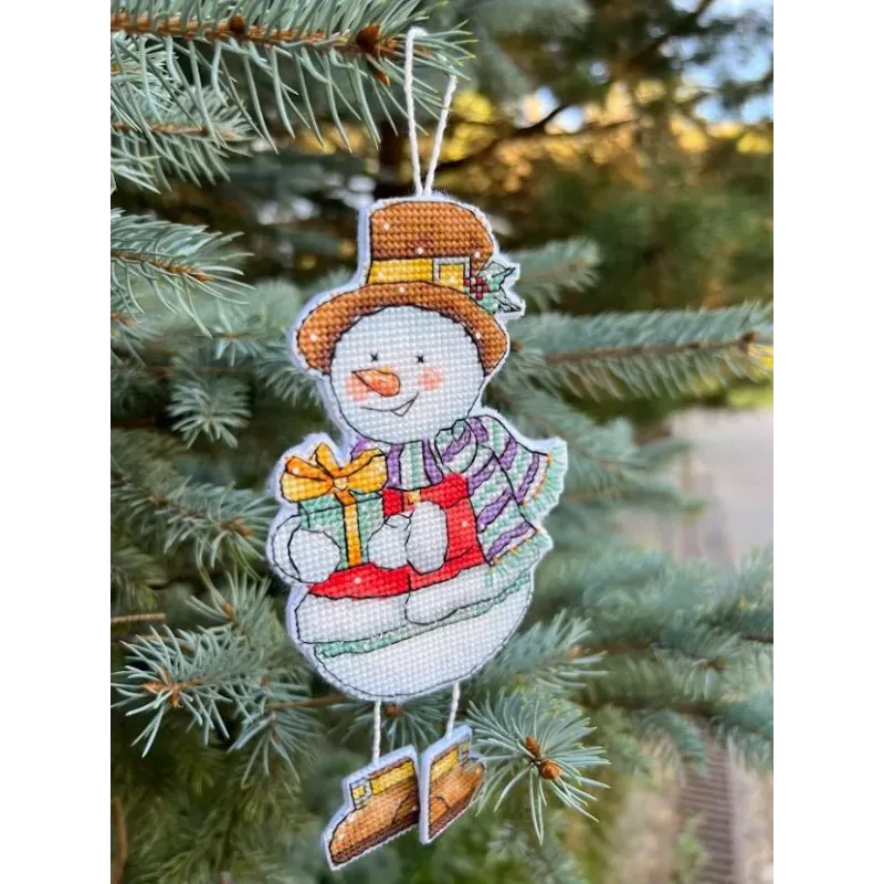 Cross stitch kit "Snowman with a gift" 8,5 х 15,5 cm SANS-78