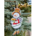 Siuvinėjimo kryželiu rinkinys "Sniego senis su dovana" 8,5 х 15,5 cm SANS-78