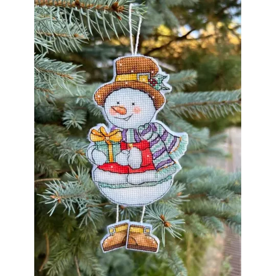 Siuvinėjimo kryželiu rinkinys "Sniego senis su dovana" 8,5 х 15,5 cm SANS-78