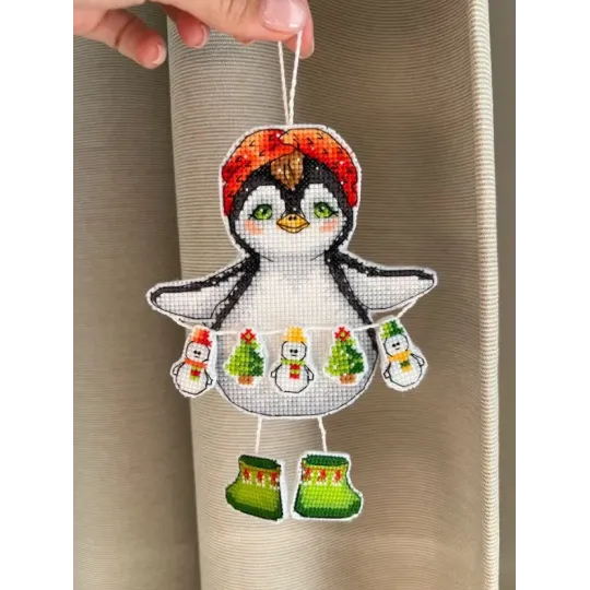 Kryželiu siuvinėjimo rinkinys "Pingvinas su girlianda" 11 х 14,5 cm SANP-70