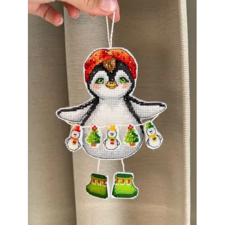 Kryželiu siuvinėjimo rinkinys "Pingvinas su girlianda" 11 х 14,5 cm SANP-70