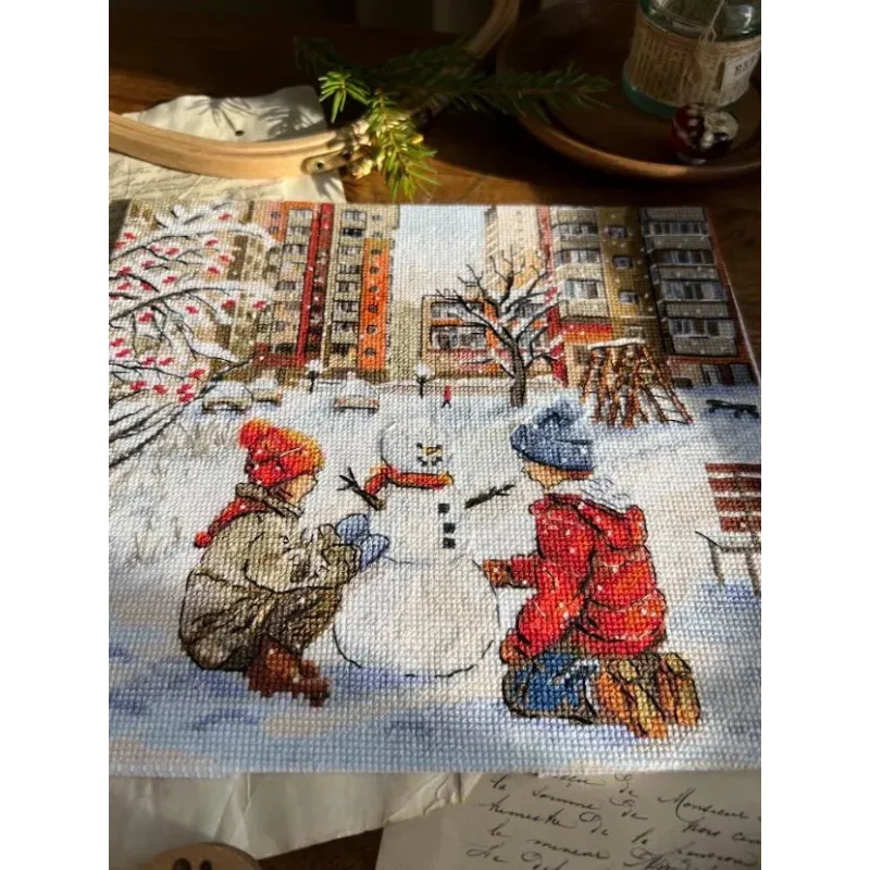 Siuvinėjimo kryželiu rinkinys "Vaikystės kiemas" 23 x 20 cm SAND-47