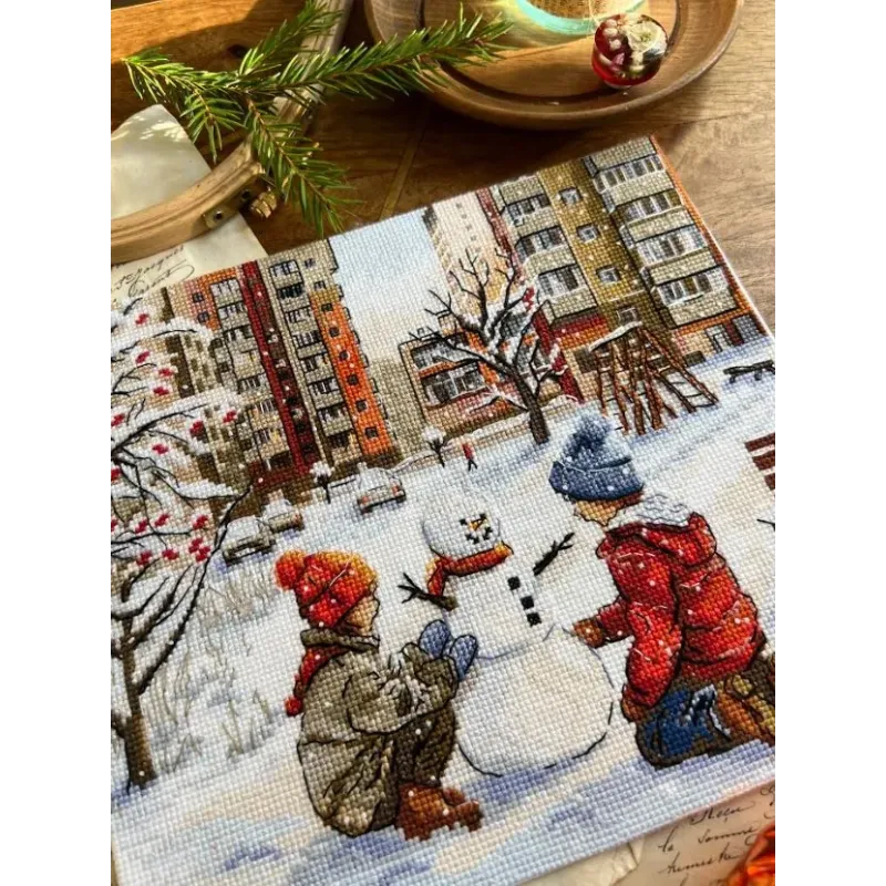 Siuvinėjimo kryželiu rinkinys "Vaikystės kiemas" 23 x 20 cm SAND-47