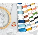 Kit de point de croix "Santa’s Secret Stop" 29x40 cm SLETIL9964
