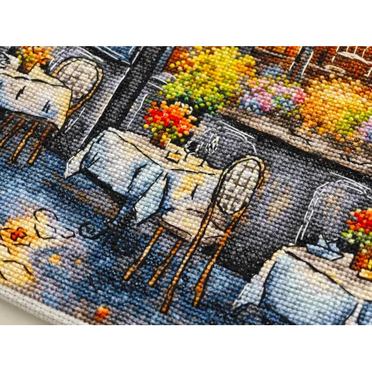 Café en Automne - Kit de Point de Croix AVA-P051