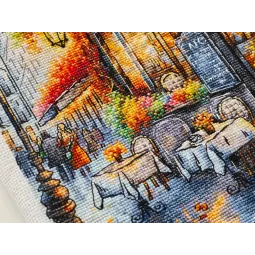 Café en Automne - Kit de Point de Croix AVA-P051
