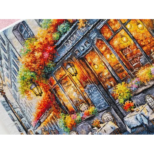 Café en Automne - Kit de Point de Croix AVA-P051