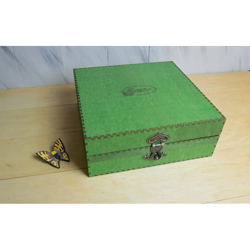 Organizer for needles on a wooden base. Green, 210 holes  OG-065 (D)