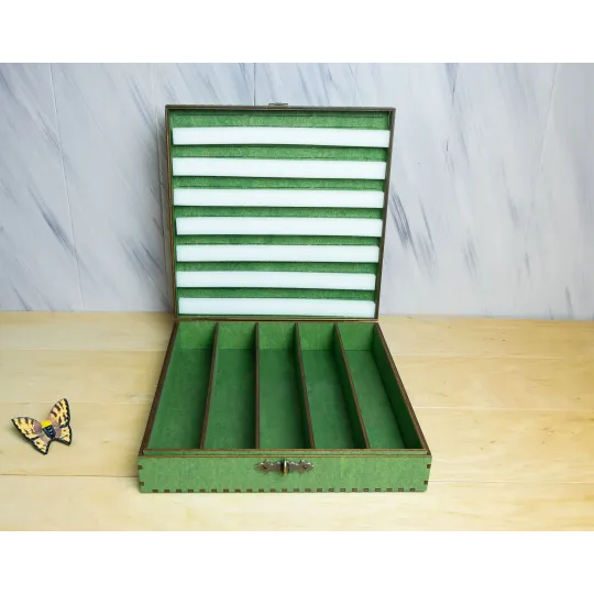 Organisateur pour aiguilles sur une base en bois. Vert, 210 trous  OG-065