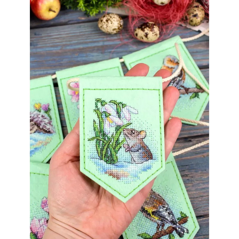 Kit point de croix "Guirlande de printemps (7 drapeaux)" 11x8 cm ST-1209