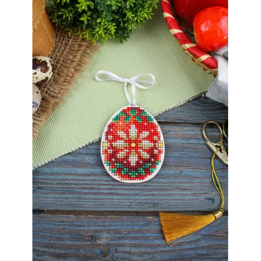 Cross-stich on wooden base"Red and gold egg" 8*6 cm SO-184