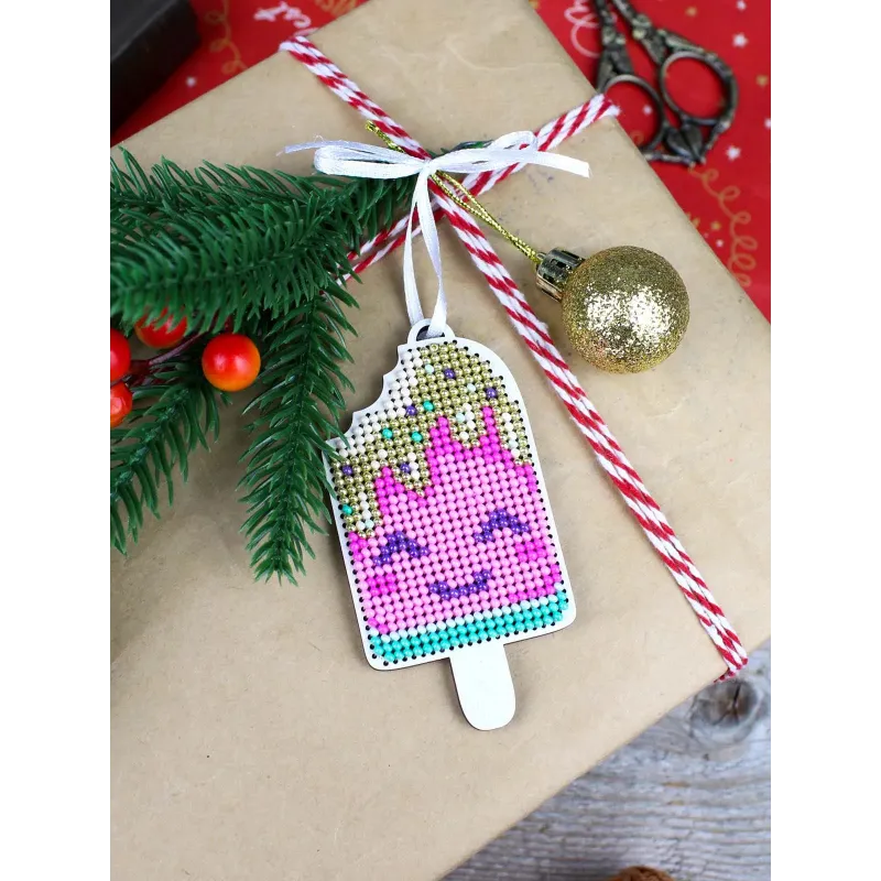 Cross-stich on wooden base"Happy Ice Cream" 9*5 cm SO-162