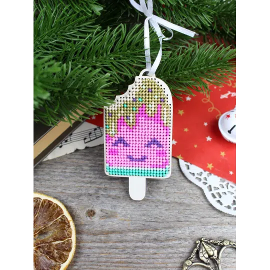 Cross-stich on wooden base"Happy Ice Cream" 9*5 cm SO-162