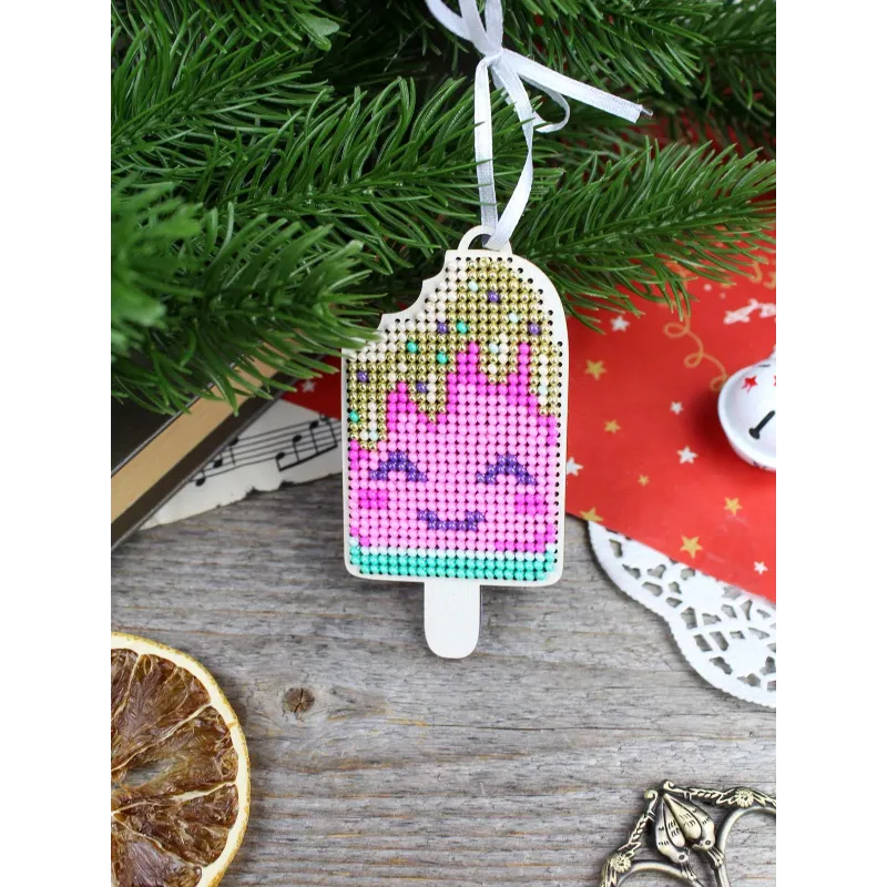 Cross-stich on wooden base"Happy Ice Cream" 9*5 cm SO-162