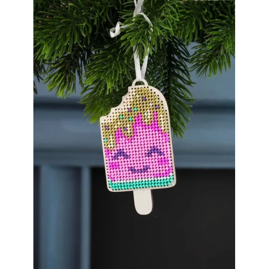 Cross-stich on wooden base"Happy Ice Cream" 9*5 cm SO-162