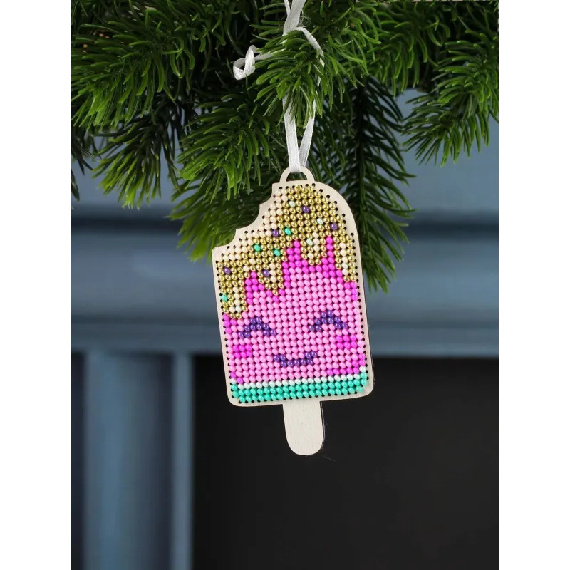 Cross-stich on wooden base"Happy Ice Cream" 9*5 cm SO-162