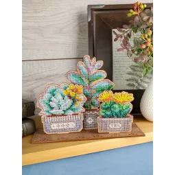 Cross-stich on wooden base"Succulent garden" 14*20*7 cm SO-160