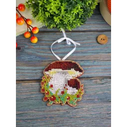 Cross-stich on wooden base "Christmas tree decoration. Porcini mushroom" 8*7 cm SO-149