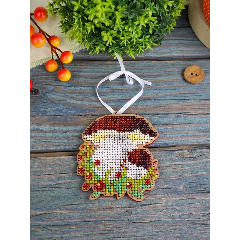 Cross-stich on wooden base "Christmas tree decoration. Porcini mushroom" 8*7 cm SO-149